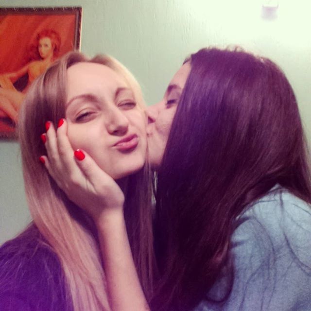 Поцелуй подруги