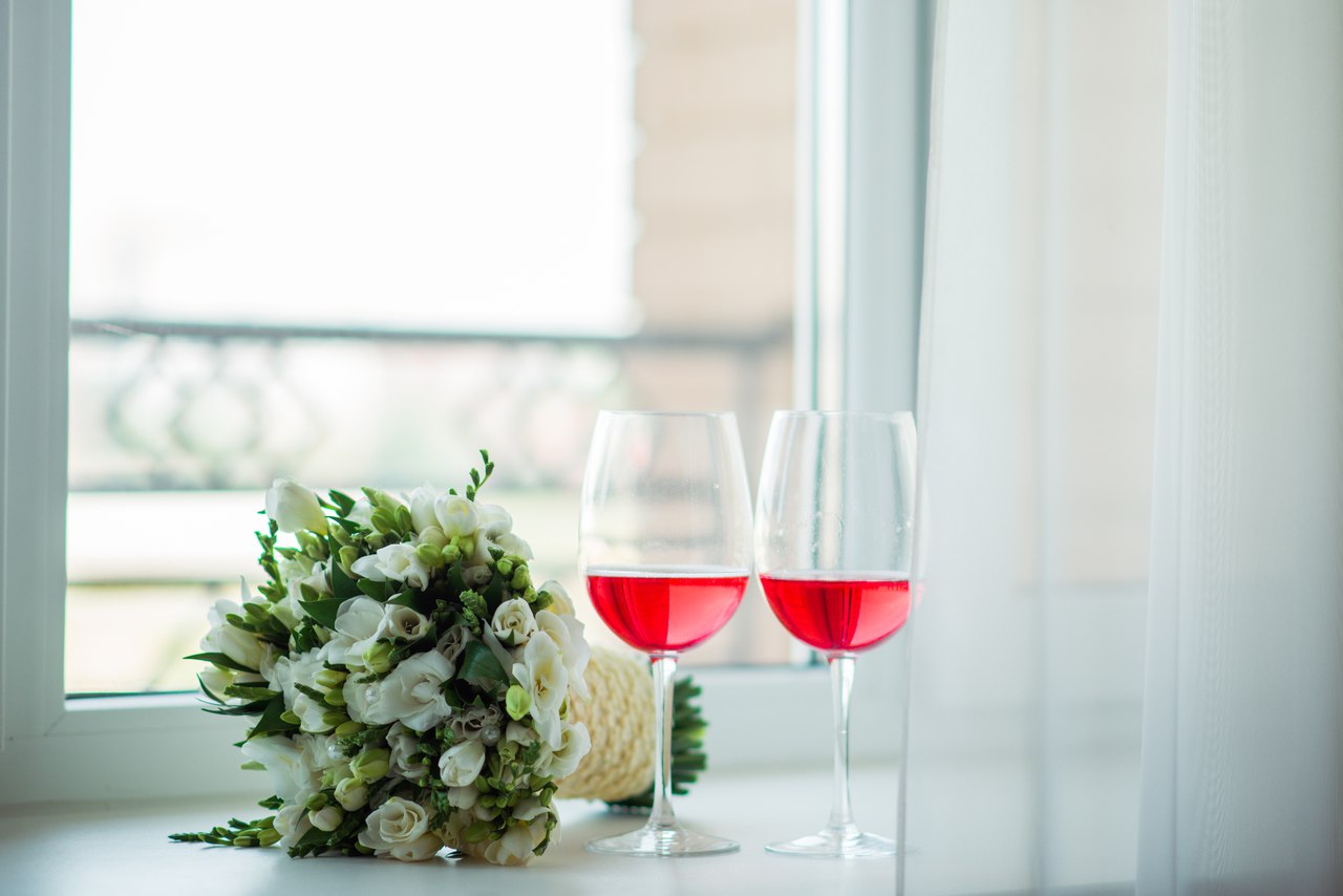 два бокала вина